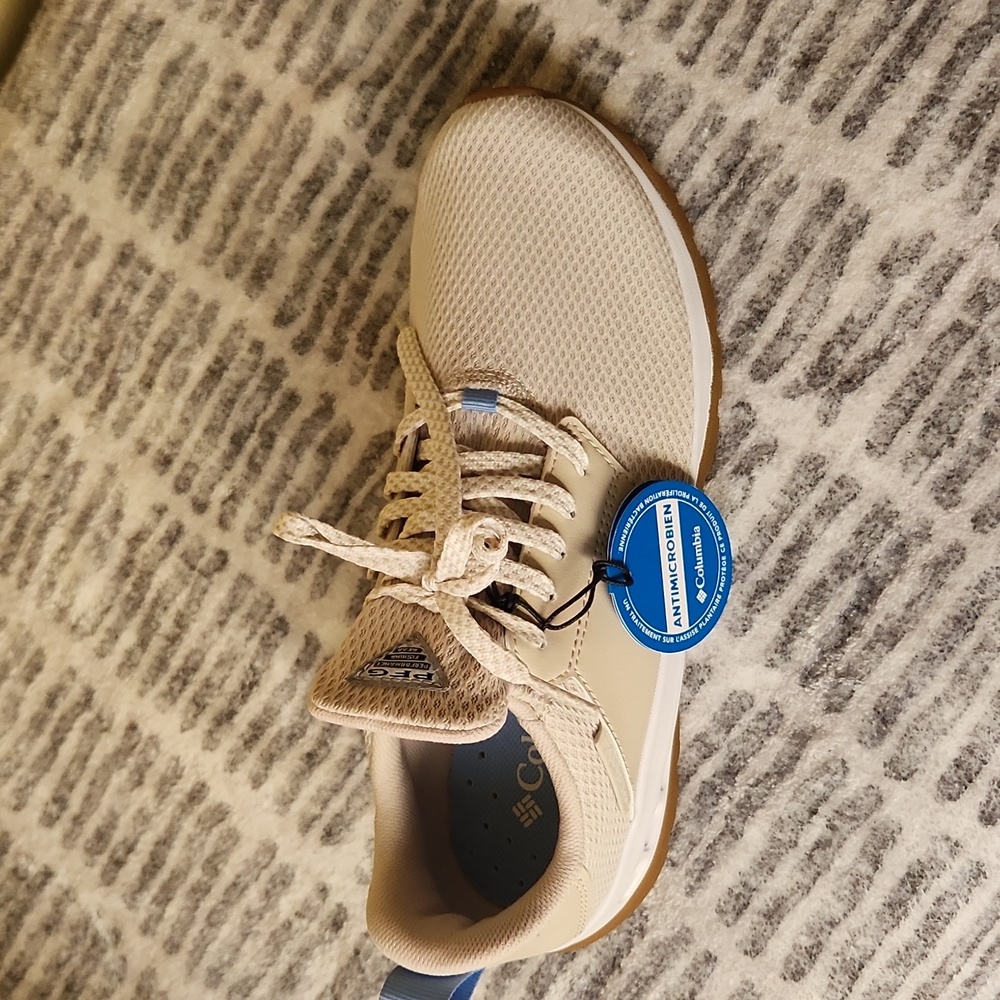 COLUMBIA SHOES size 8